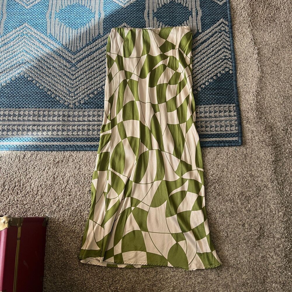 Geometric olive and cream boho indie high wasit maxi skirt with elastic size M